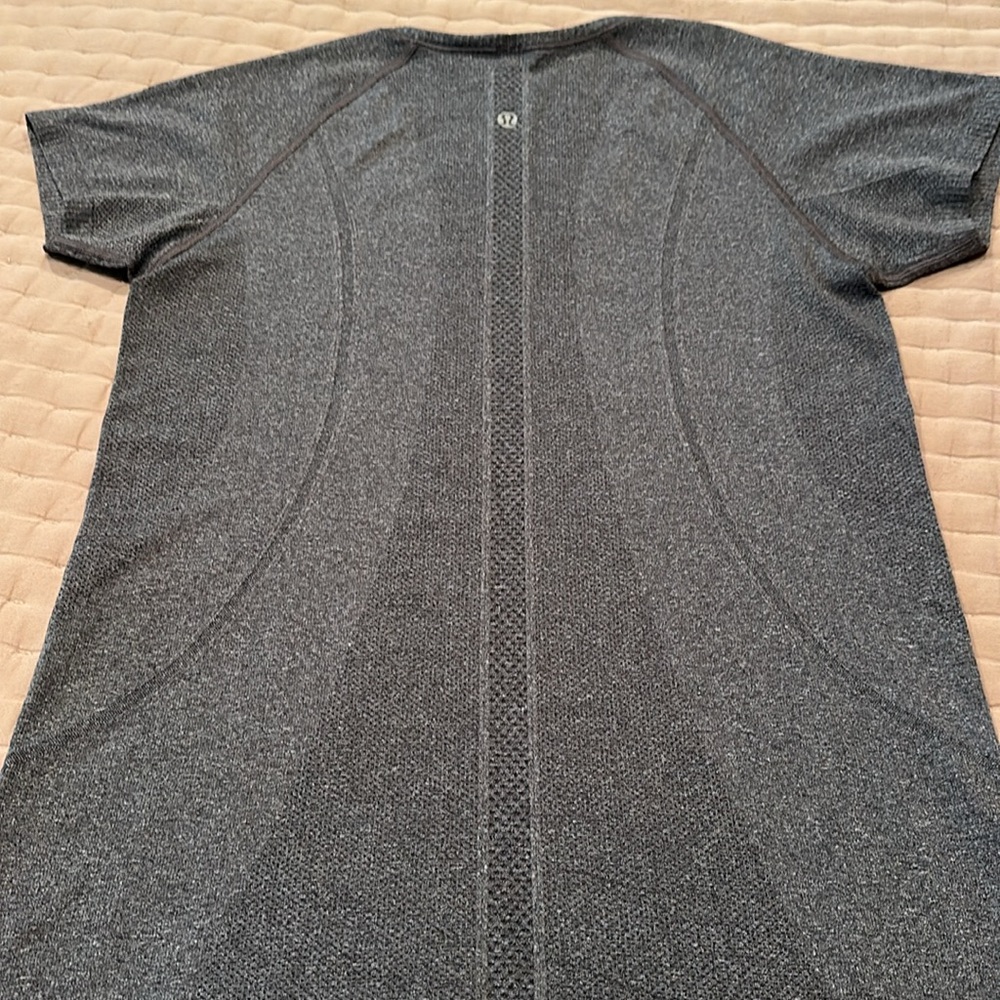 Lululemon Charcoal Short Sleeve Athletic  Women's Tee - Picture 3 of 3